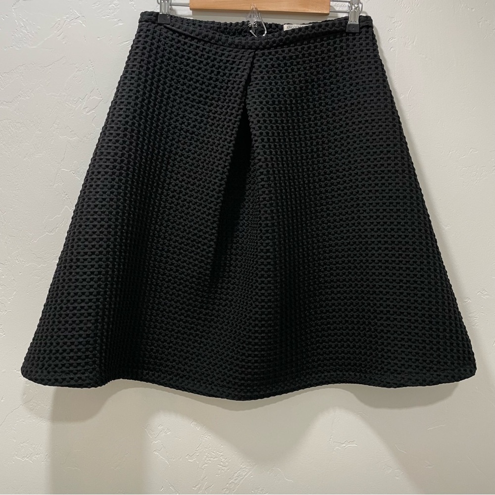 Kingdom & State Women's Black Skirt Large- Run's Small- A Line. Zipper Textured